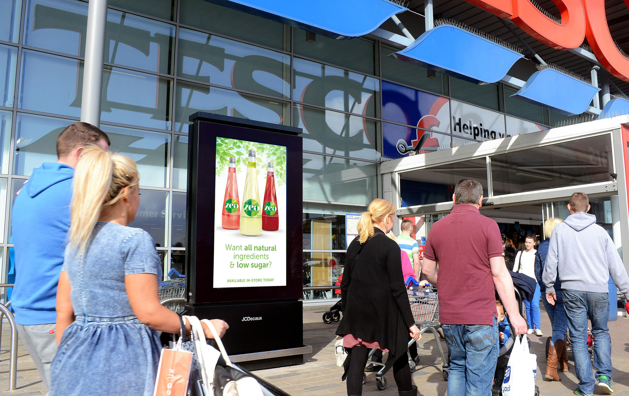 Zeo Soft drink digital adboard at Tesco